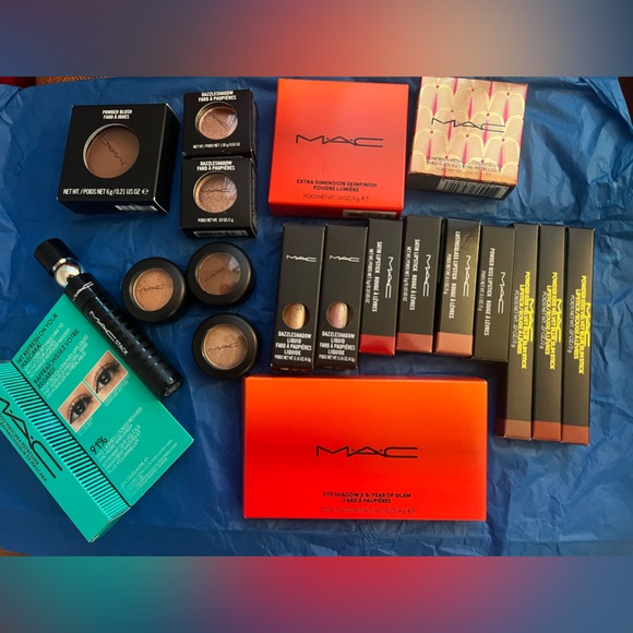 MAC Cosmetics 20pc Makeup Bundle – New & Sealed